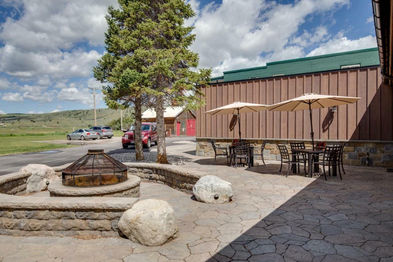 Snake River Roadhouse By Kabino Air Conditioning Wifi Bar Below Pool Table Shuffleboard Yummy Food Hotel Swan Valley Exterior photo